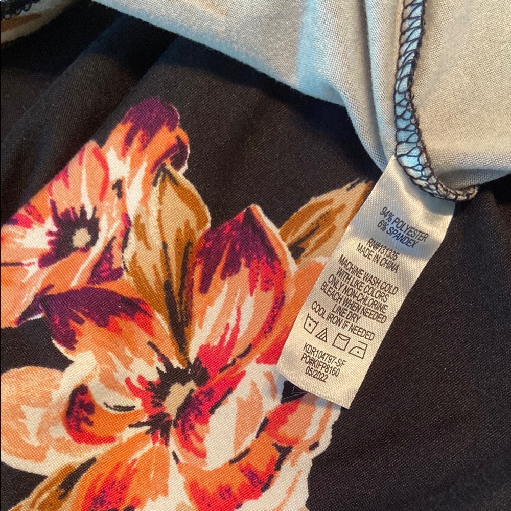 Black Dress with Floral Print, size M. Nine Britton brand. - Picture 13 of 15